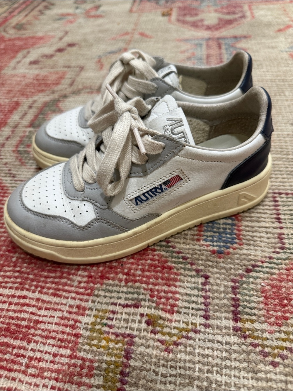 Kids Autry Low Top Sneaker - White & Gray